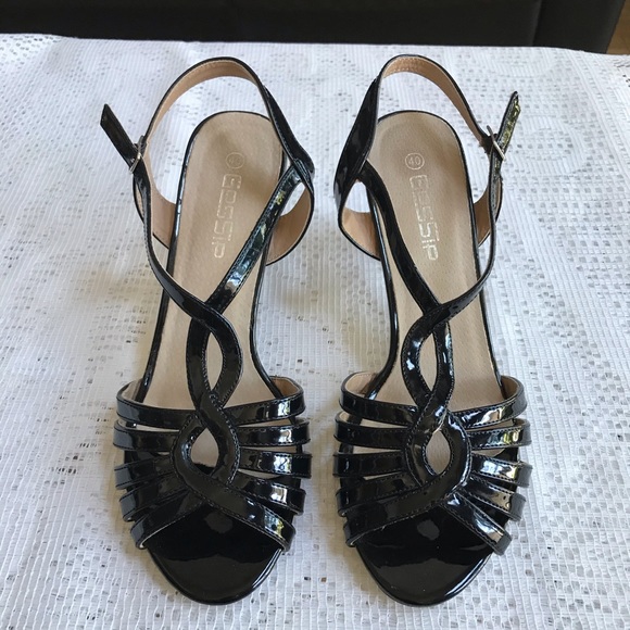Black patent strappy sandal ⭐️SALE 2/$15⭐️ - Picture 1 of 4